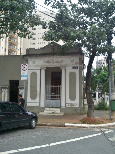 Loggia, corner of Cardeal Arcoverde and Conego Leite